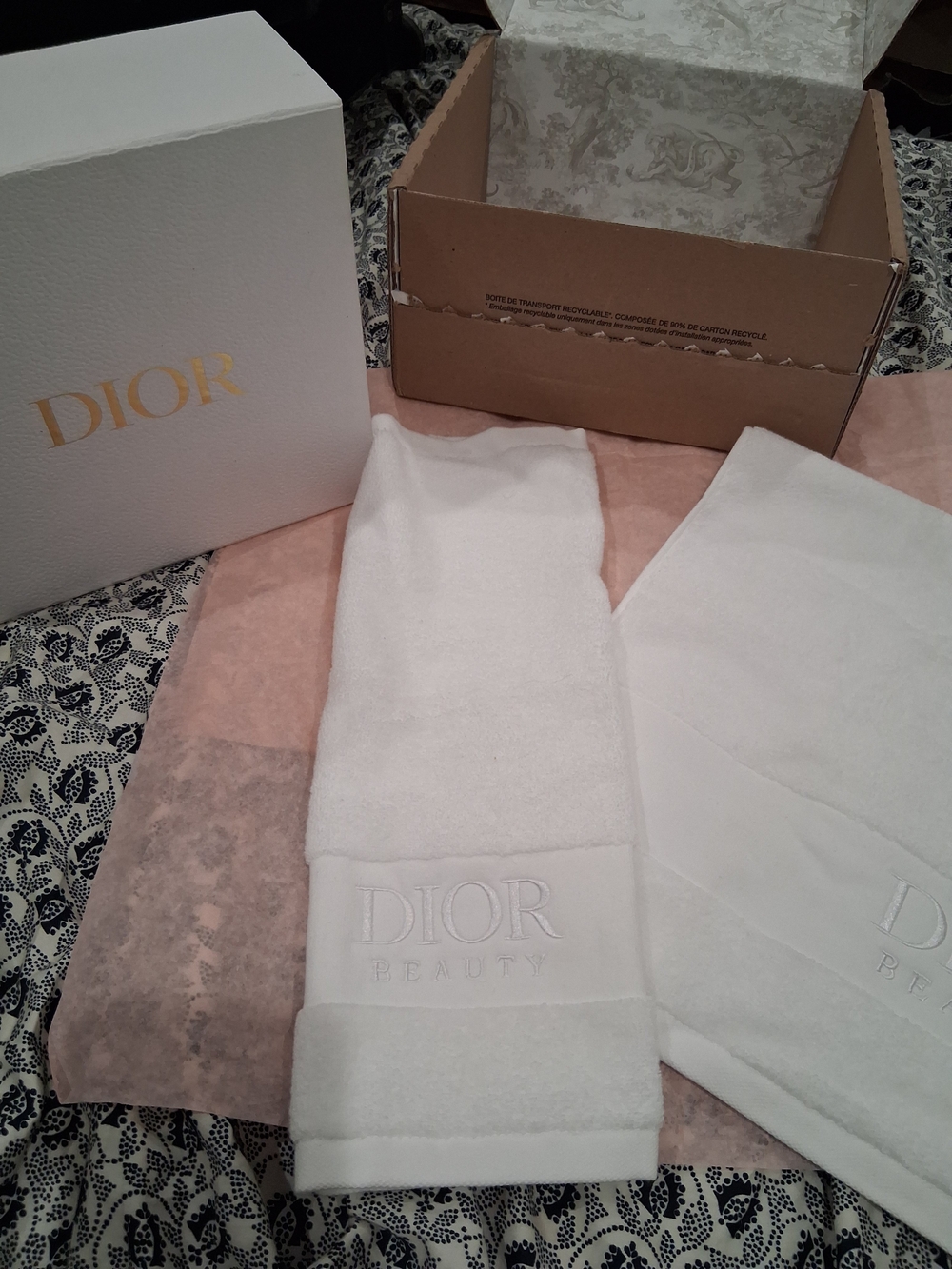Dior GWP Beauty White Embroidered Towel Set.New